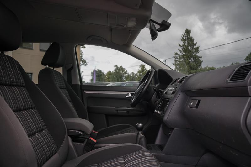 Volkswagen - Touran - pic5