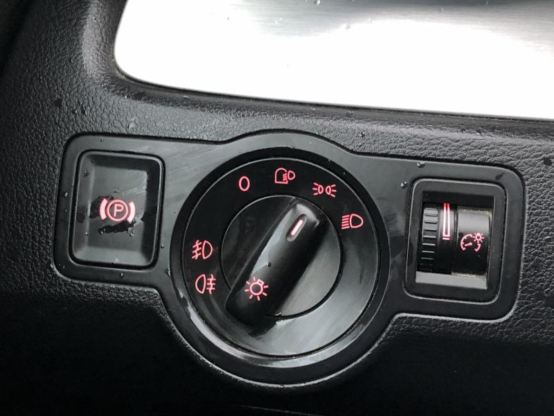 Volkswagen - Passat (B6) - pic12