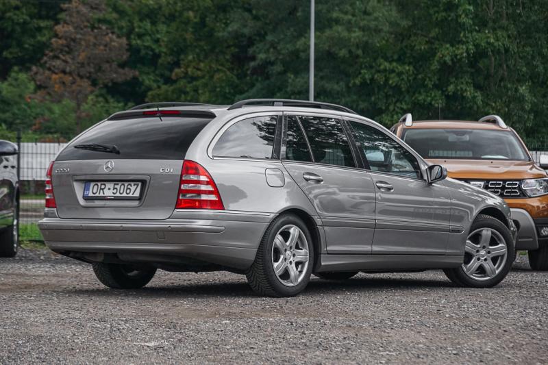 Mercedes - C220 - pic4
