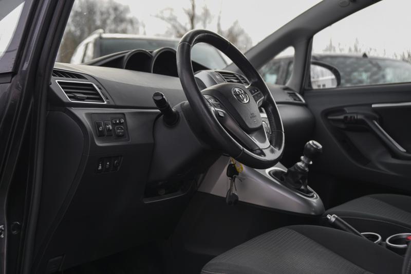 Toyota - Verso - pic10
