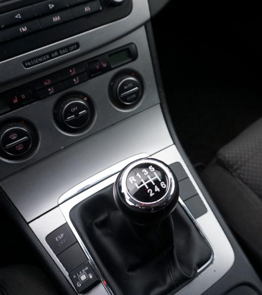 Volkswagen - Passat (B6) - pic10