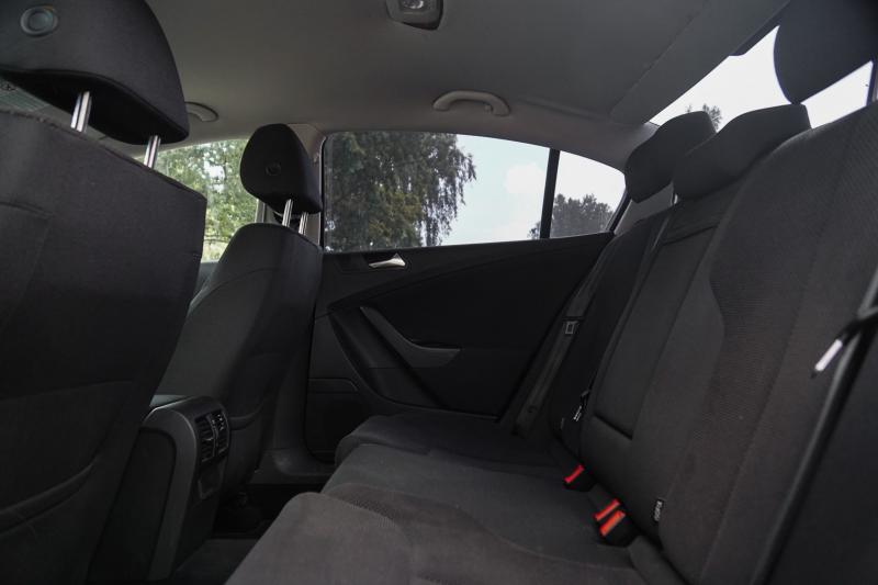 Volkswagen - Passat (B6) - pic15