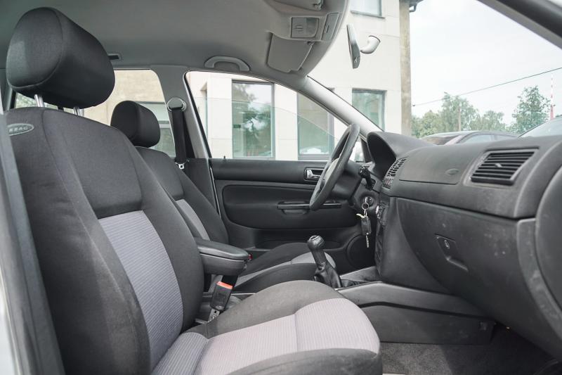 Volkswagen - Golf 4 - pic5