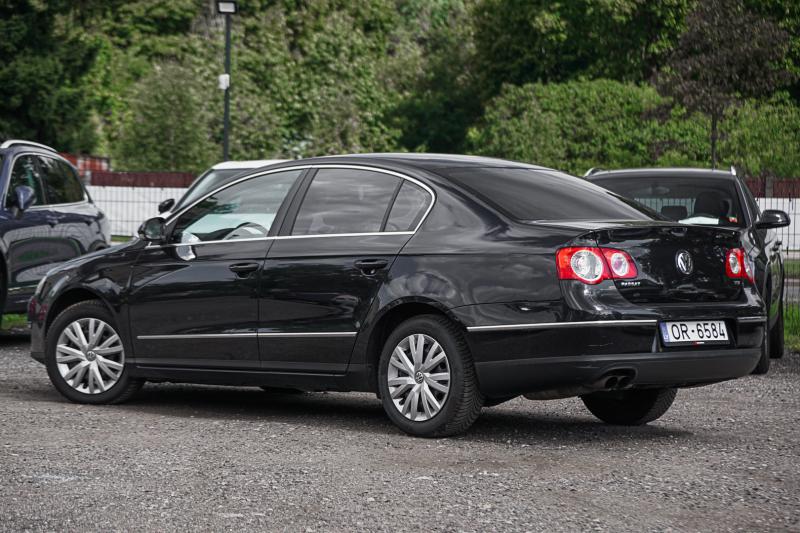 Volkswagen - Passat (B6) - pic3