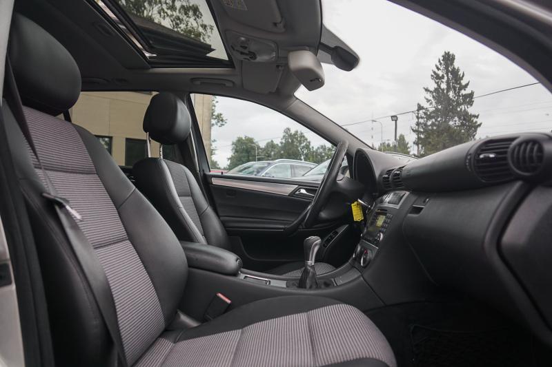 Mercedes - C220 - pic6