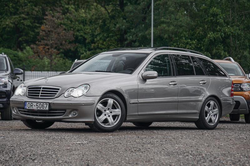 Mercedes - C220 - pic1