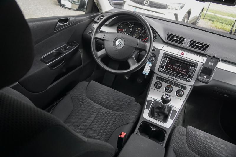 Volkswagen - Passat (B6) - pic7