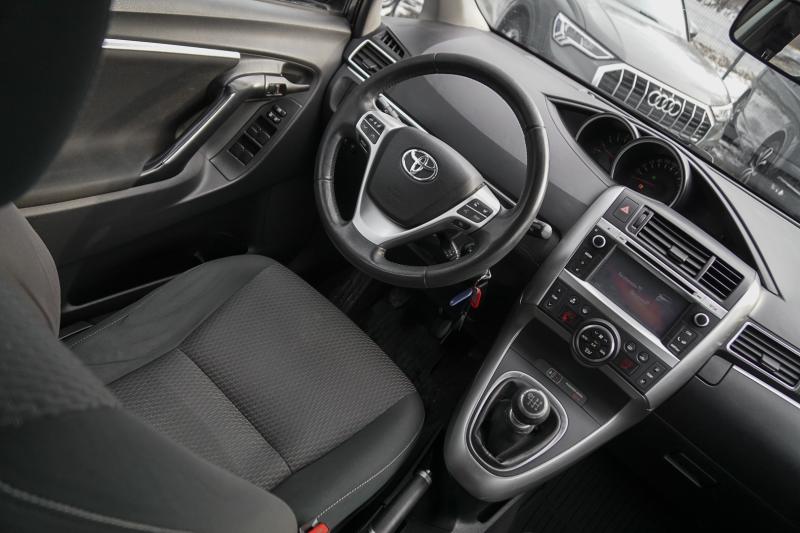 Toyota - Verso - pic7