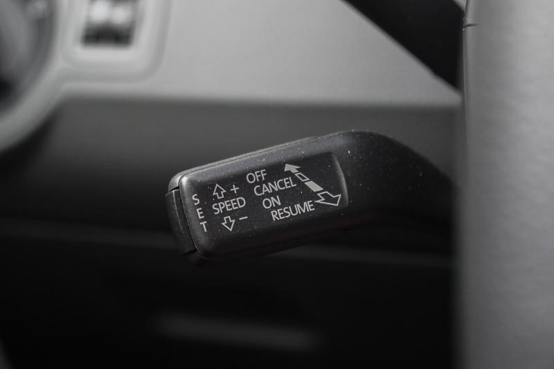 Volkswagen - Passat (B6) - pic12